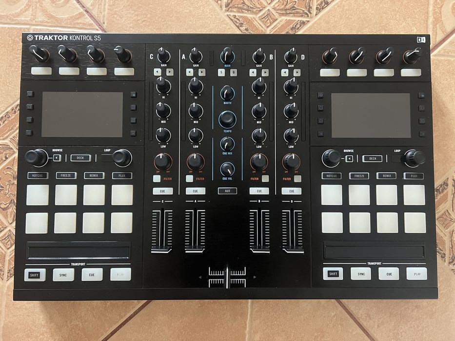 Traktor S5 / Flight case / Consola Dj / Pioneer