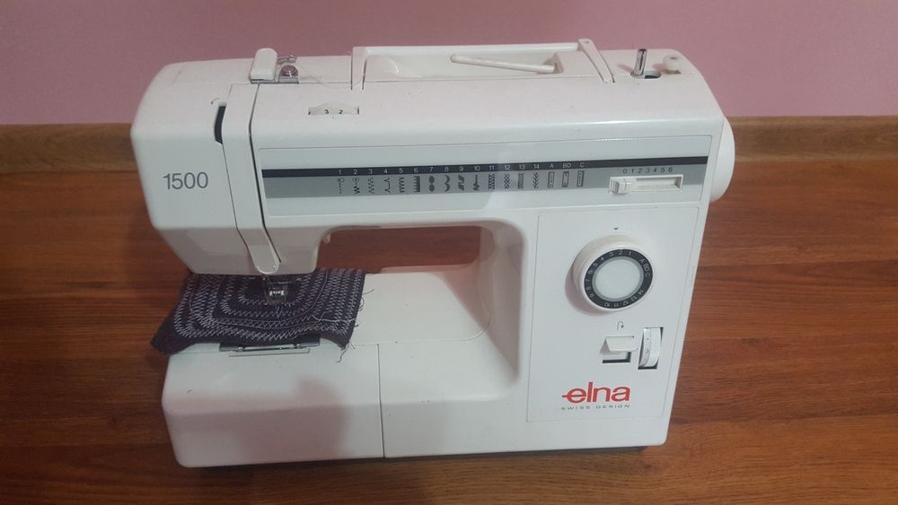 Vând mașini de cusut casnice profesionale