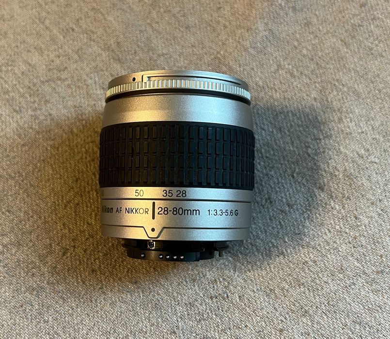 Obiectiv Nikon AF Nikkor 28-80mm f/3.3-5.6G, montura F, stare buna