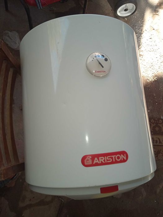 Продаётся водонагреватель Аристон-50 лит в отличном рабочем состоянии*