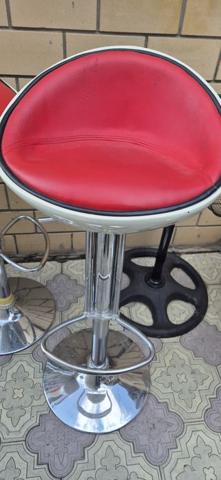 Продам барные стулья.