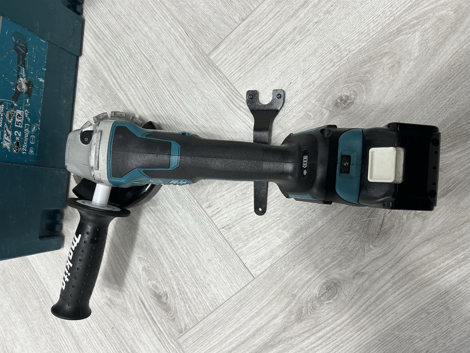 Makita DGA 517 flex cu turatie variabila