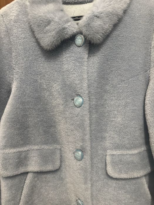 Продам женскую верхнюю одежду