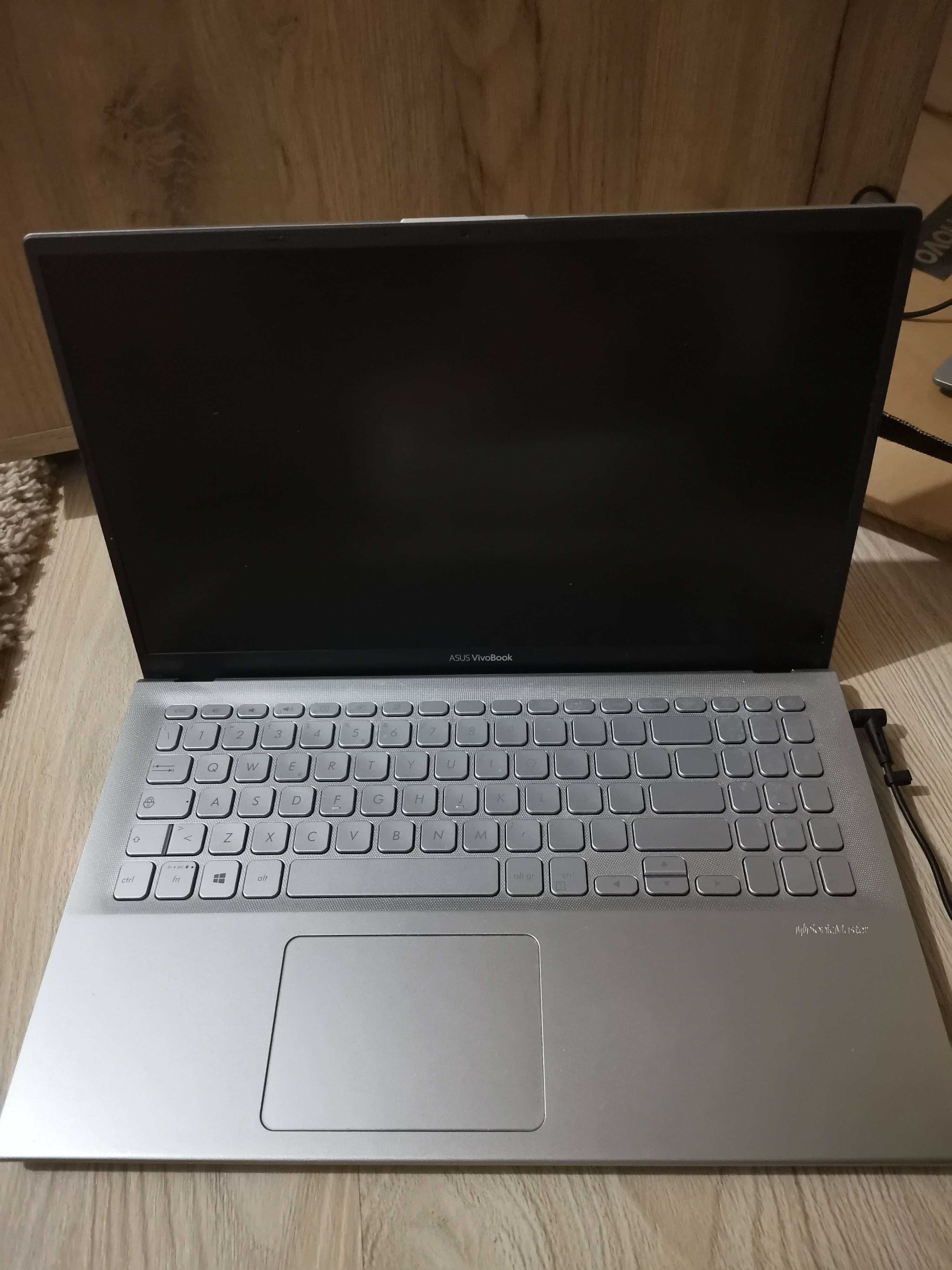 ASUS Vivobook 15 F512