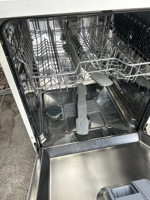 Продам посудомоючную машинку на запчасти