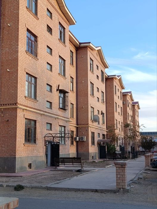 Nukus/Nokis Aeroport qarama-qarsisinda Panayev qizil domda 3 xanali kv