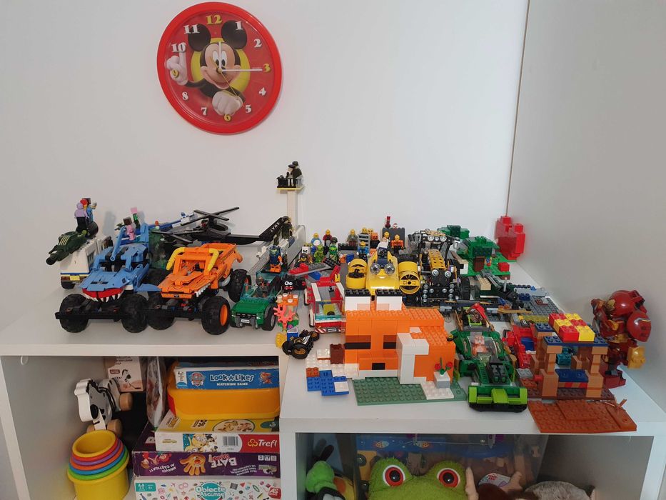 Vând piese lego !