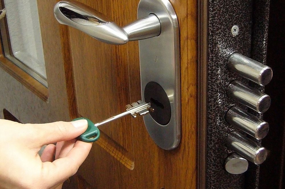 Вскрыть дверь, открыть авто, Есік ашу, вскрытие замков, ремонт замка