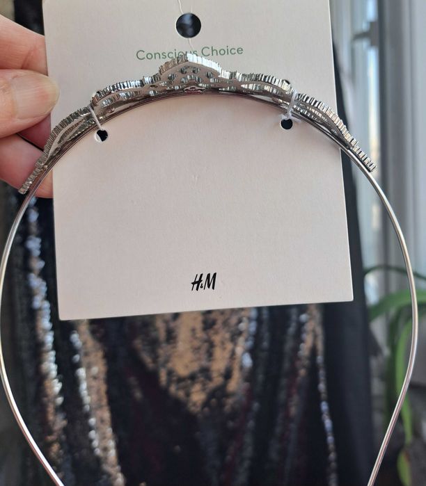 Vand diadema femei, cu strasuri, foarte frumoasa, marca H&M