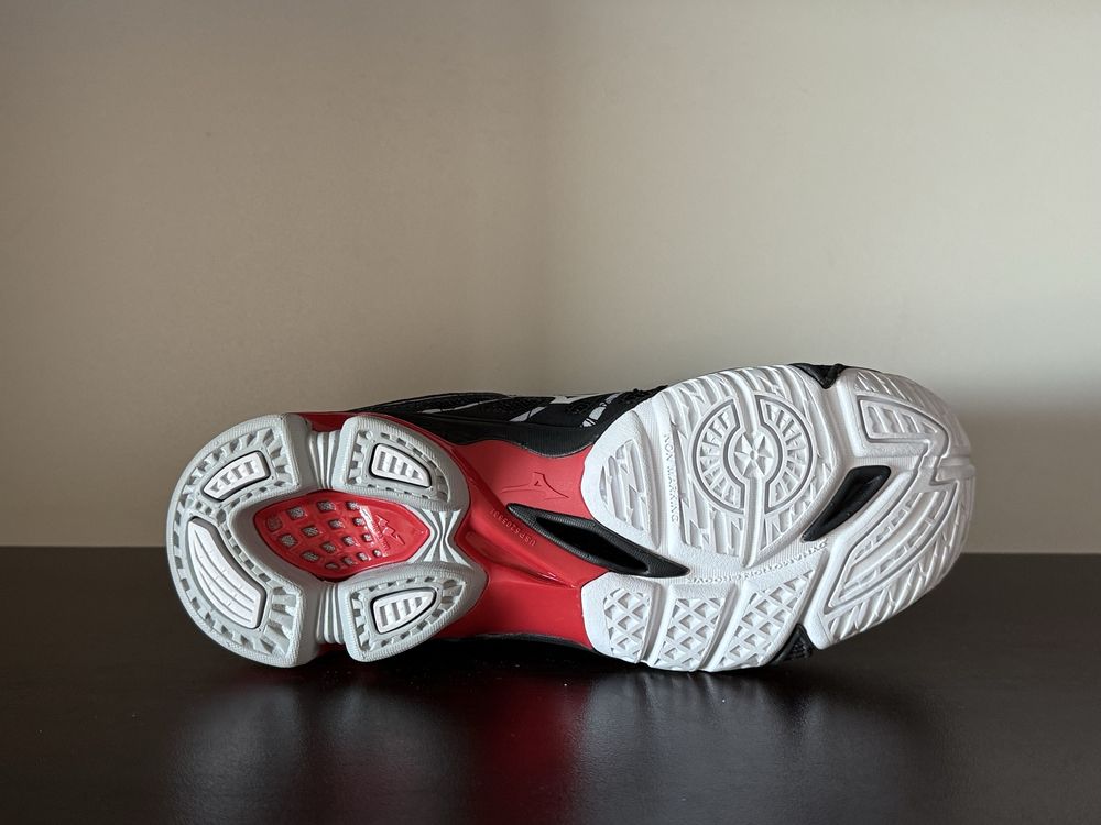 Mizuno Wave Voltage 38номер 24см Стелка Нови с Кутия