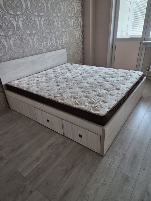 Двухспальная кровать