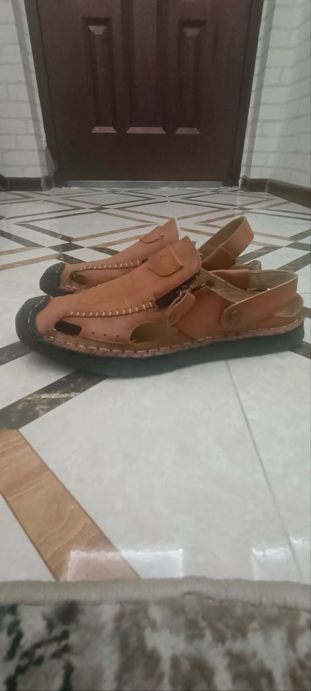 Sandal oyoq kiyim firmenniy kam kiyilgan