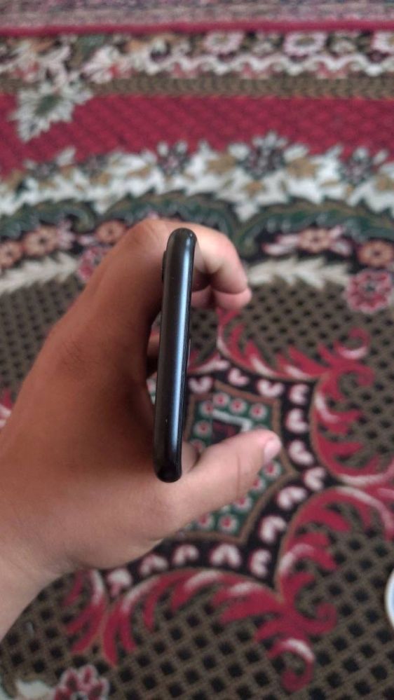 iphone xr 64 tali srochni sotiladi