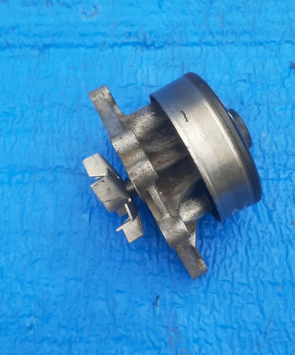 Помпа 1ZZ-FE TAYOTA 1.8