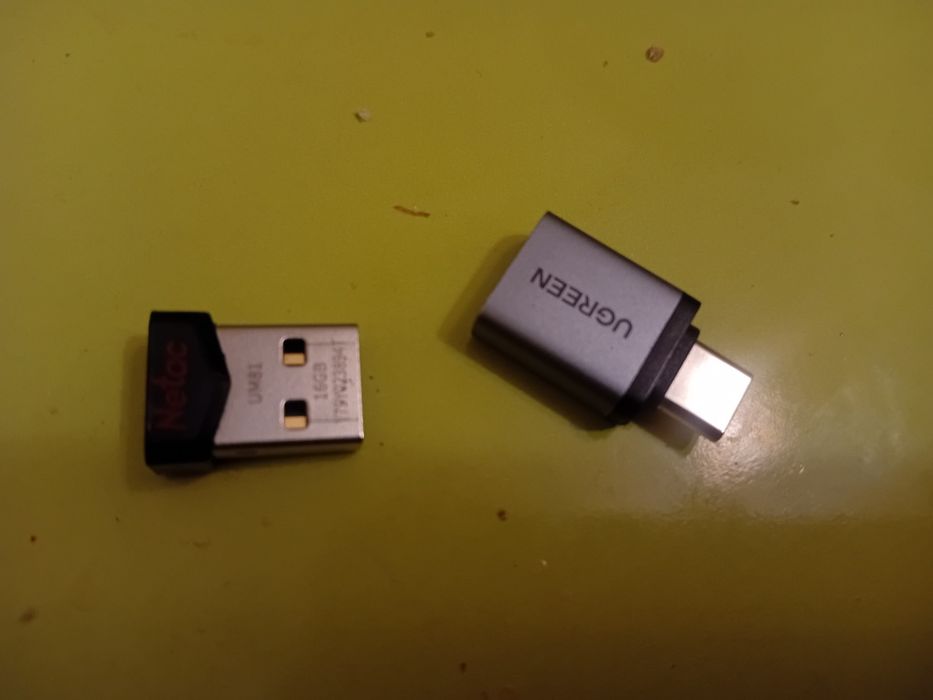 Продам USB флешку 16gb с виндой