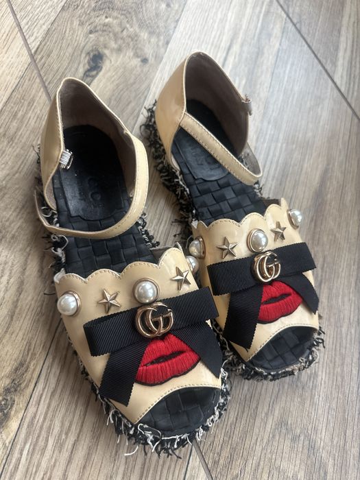 Продавам сандали на марката gucci