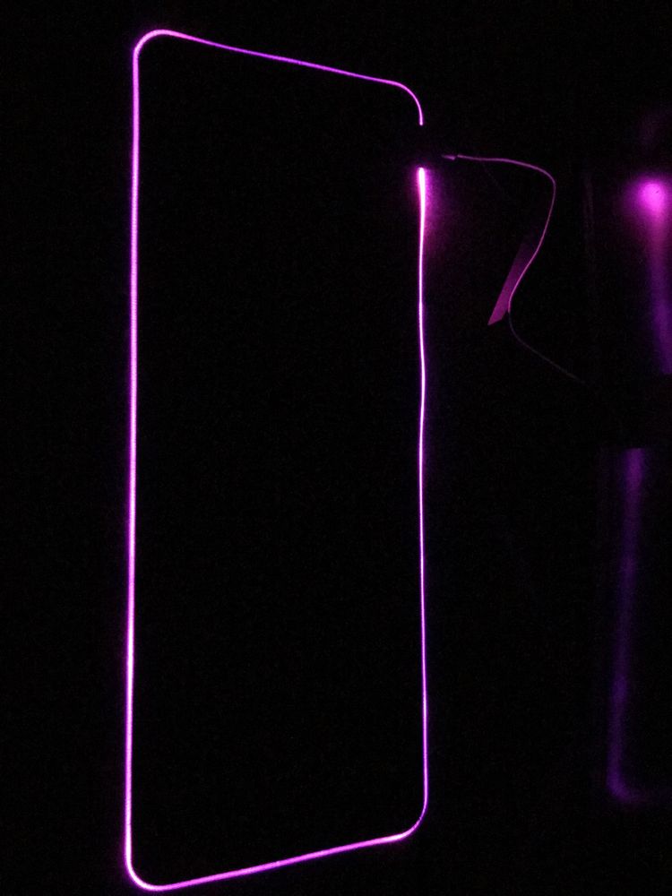 kovrik rgb rang katta xar xil yonib turadi