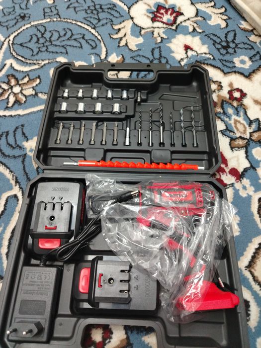 Продам шуруповерт срочно 32000