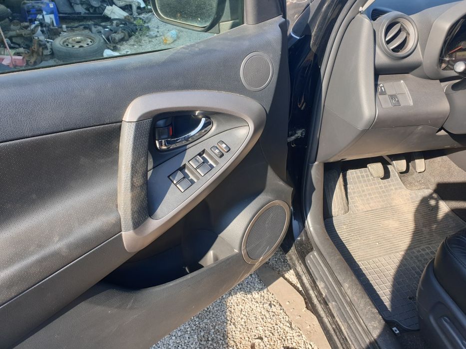 Продавам на части Тойота Рав4 2008г 2.2DKAT 177кс