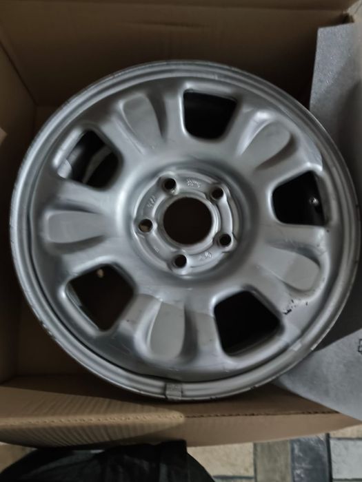 Vând set jante și  anvelope R16, Dacia Duster