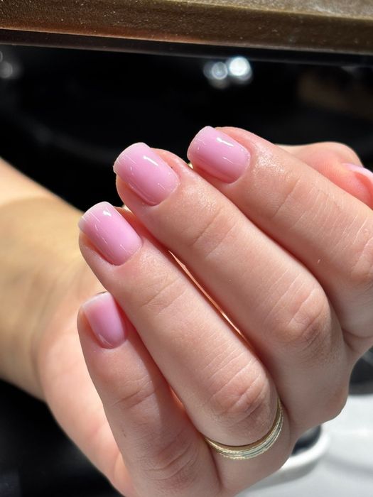 Manichiura pedichiura semipermanentă