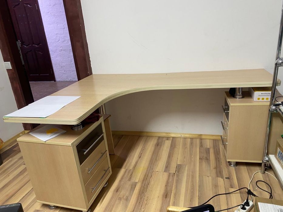 Продам стол рабочий , детский стол компьютерный