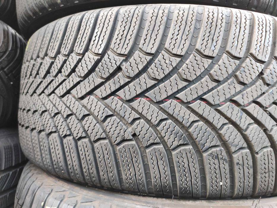 2бр Зимни гуми 225 40 18 - Bridgestone - DOT 2024