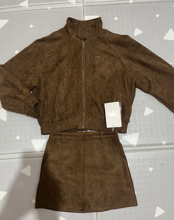 Продам замшевую двойку Miu miu