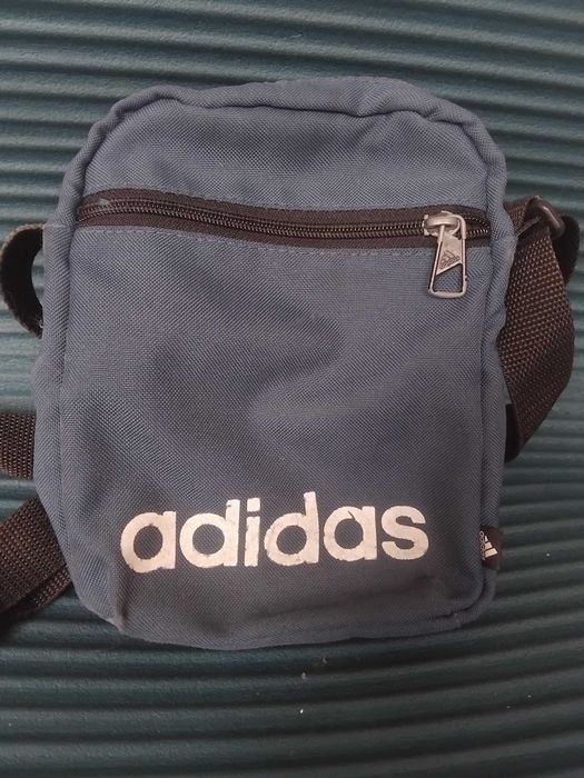 Adidas 100% оригинална мъжка чантичка
