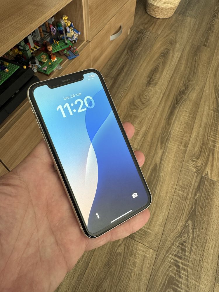 iPhone 11 alb,memorie 128Gb,baterie 100%,iOS 18.5,husa,folie,impecabil