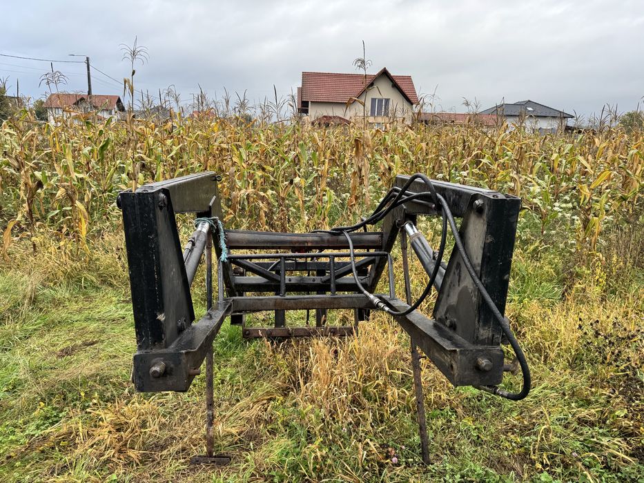 Incarcator frontal pentru tractor