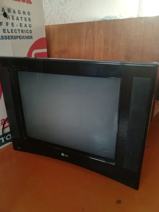 Телевизор LG.Ultra Slim. XD.Рабочий. Можно на запчасти. .