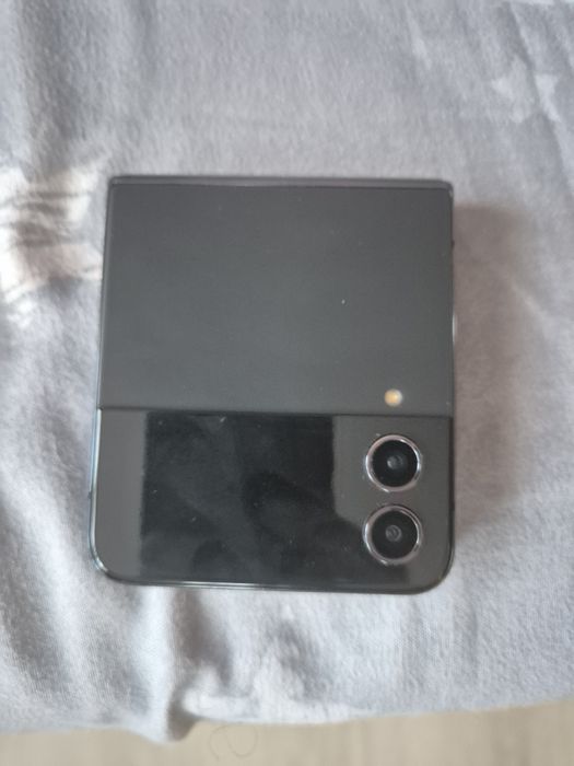 Samsung Galaxy Z Flip 4 Impecabil