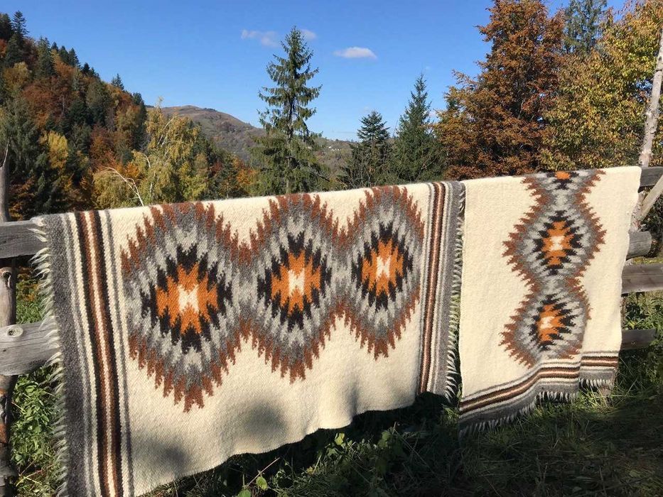 Ръчно тъкани килими.