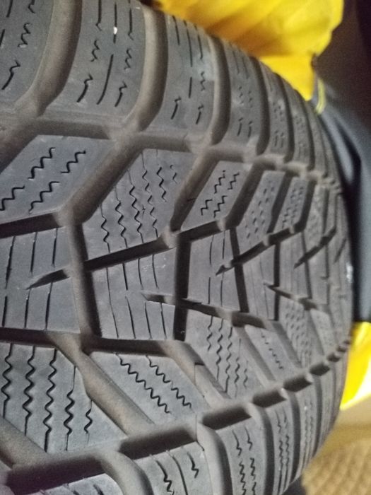 235/45/20 зимни гуми Hankook Icept Evo3  Дот 2022 6мм грайфер