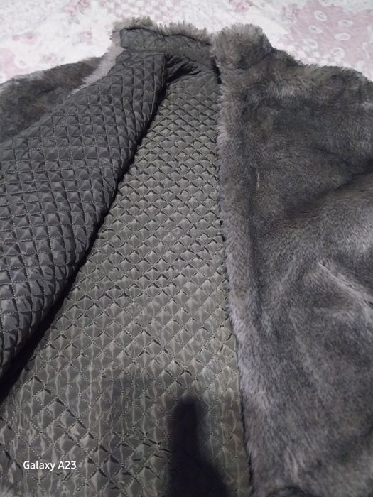 Шуба очень тёплая мягкая одевала 2 раза