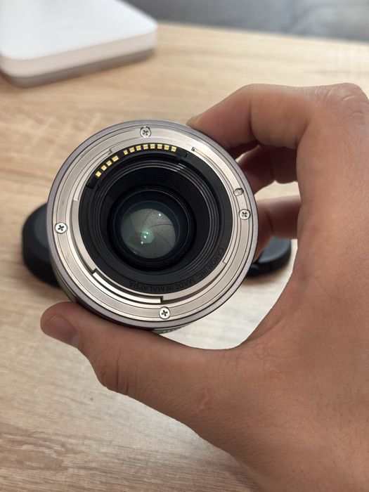 Canon rf 50 mm f1.8 като нов