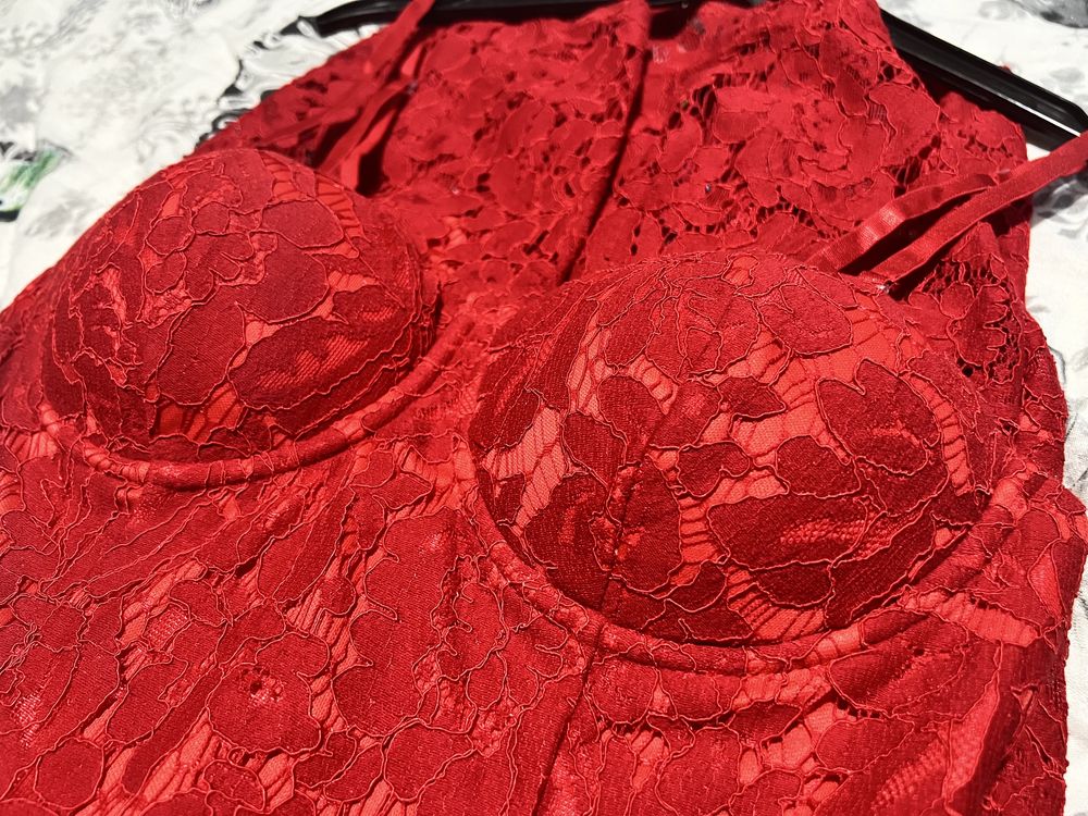 Червена дантелена рокля New Look размер S