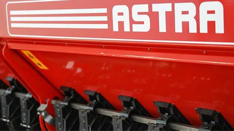 Semanatoare semi-tractata ASTRA 4 productivitate: 3,6-4,8 ha/h