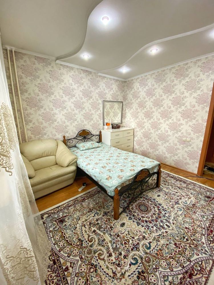 Кровать вместе с матрасом 1,5
