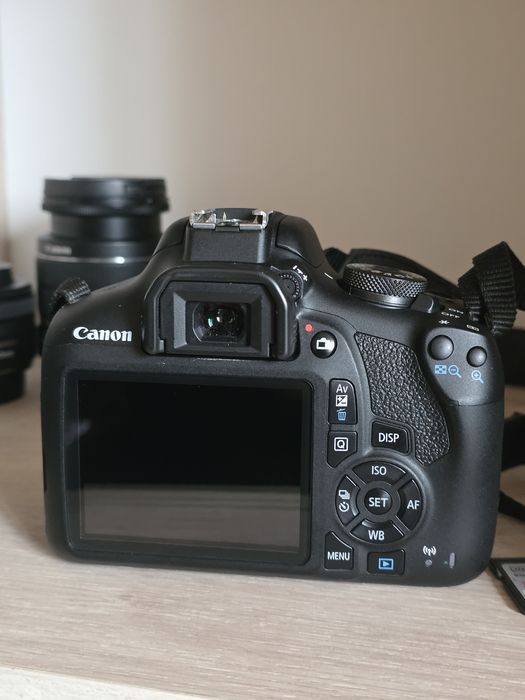 Canon EOS 2000D + аксесоари
