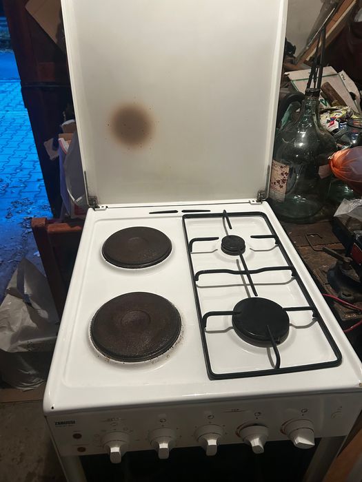 Продавам газова печка Zanussi