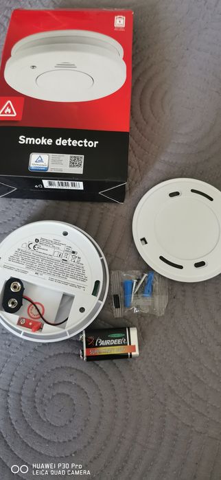 Detector fum cu alarma