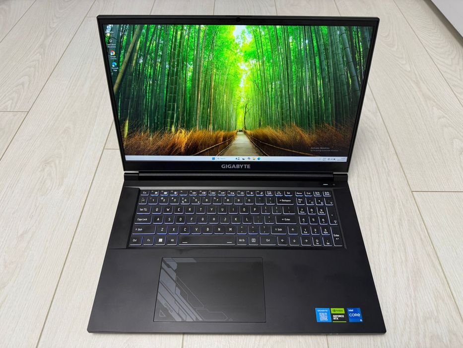 Laptop GIGABYTE G7 MF – NOU, cu placă video RTX 4050