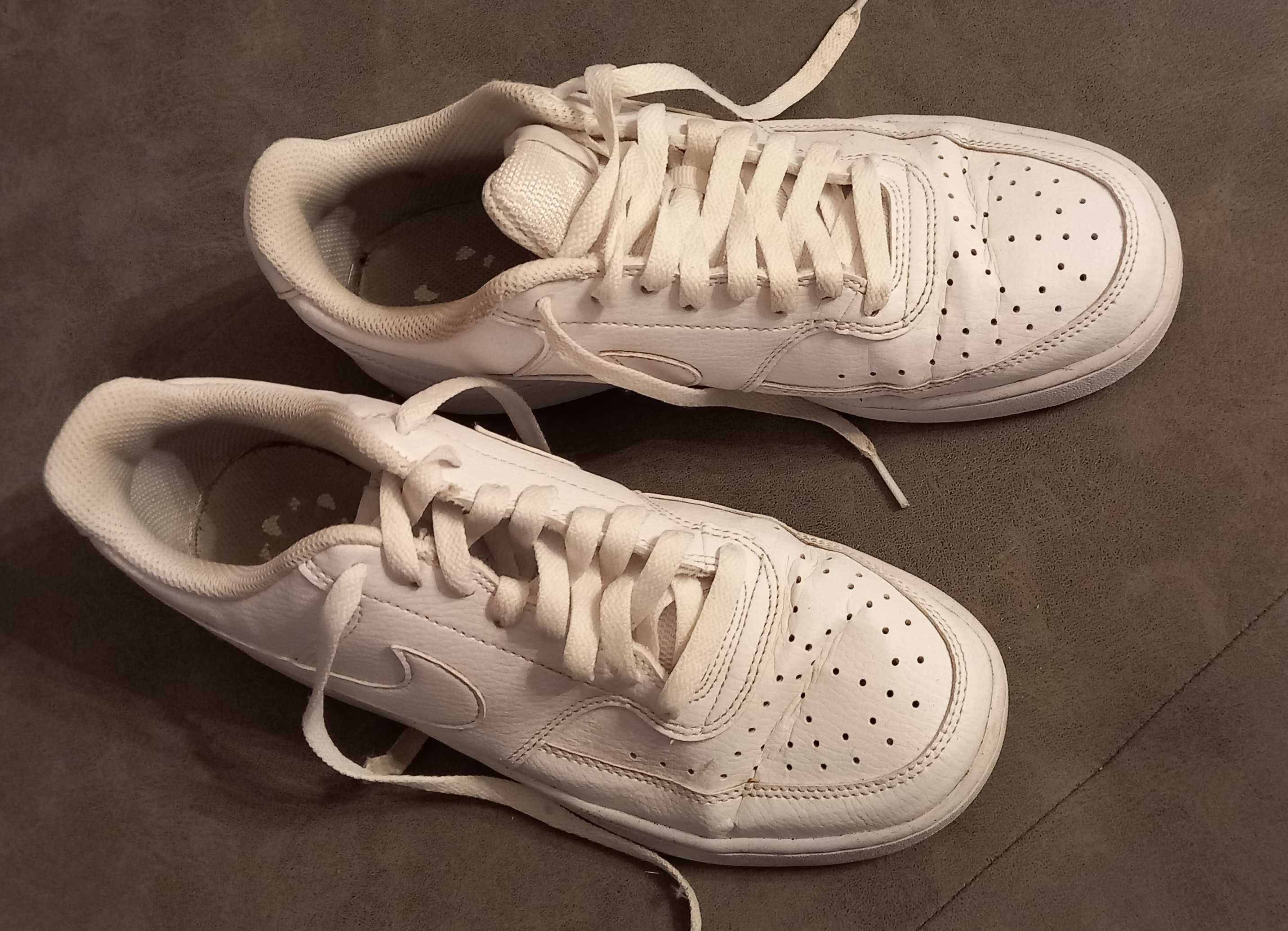 Nike бели кецове – номер 40