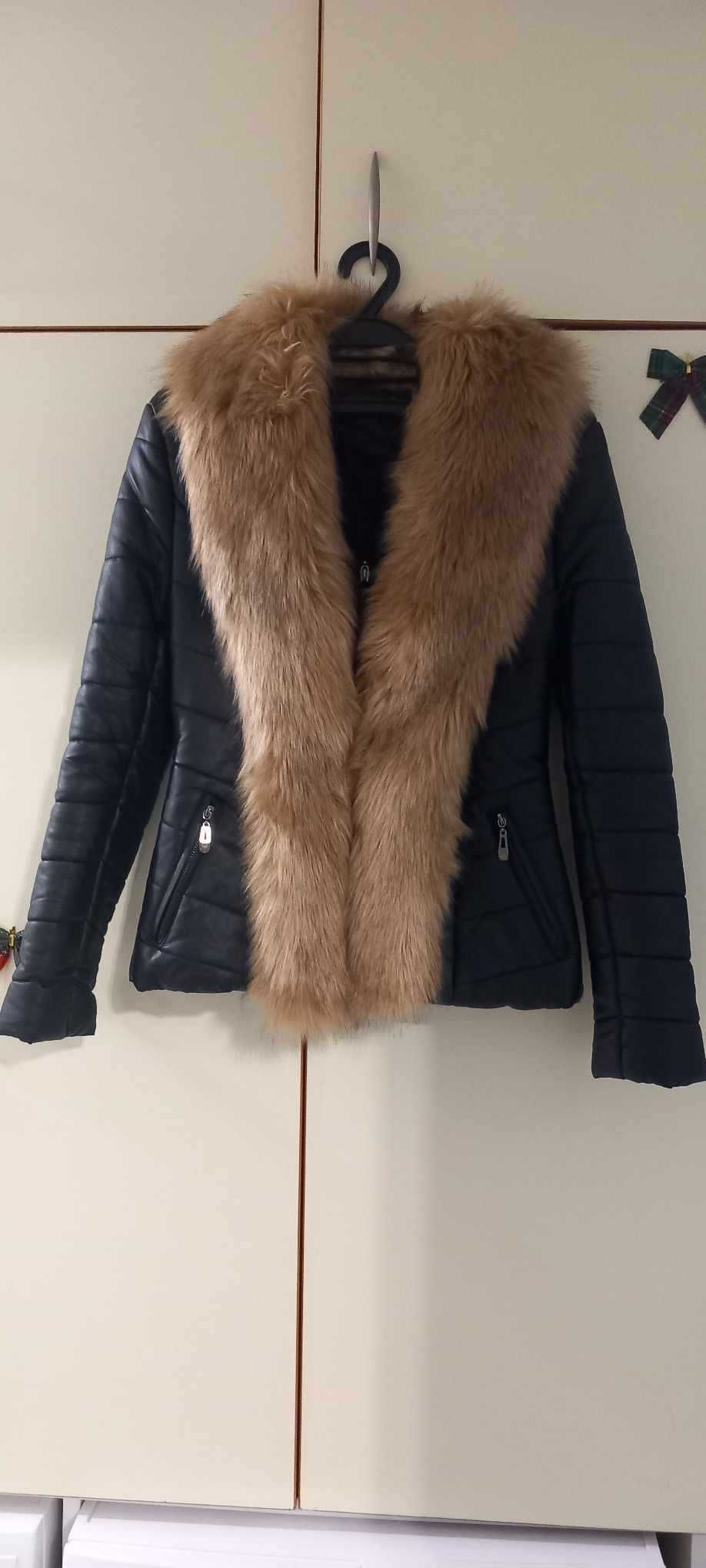 Ново палто от еко кожа с подвижна яка