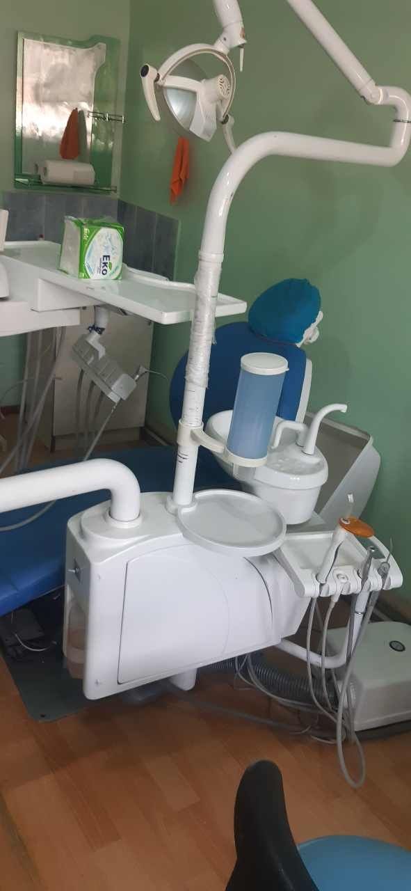 Продаются стомологические установки  и компрессор ультрафиолет лампа