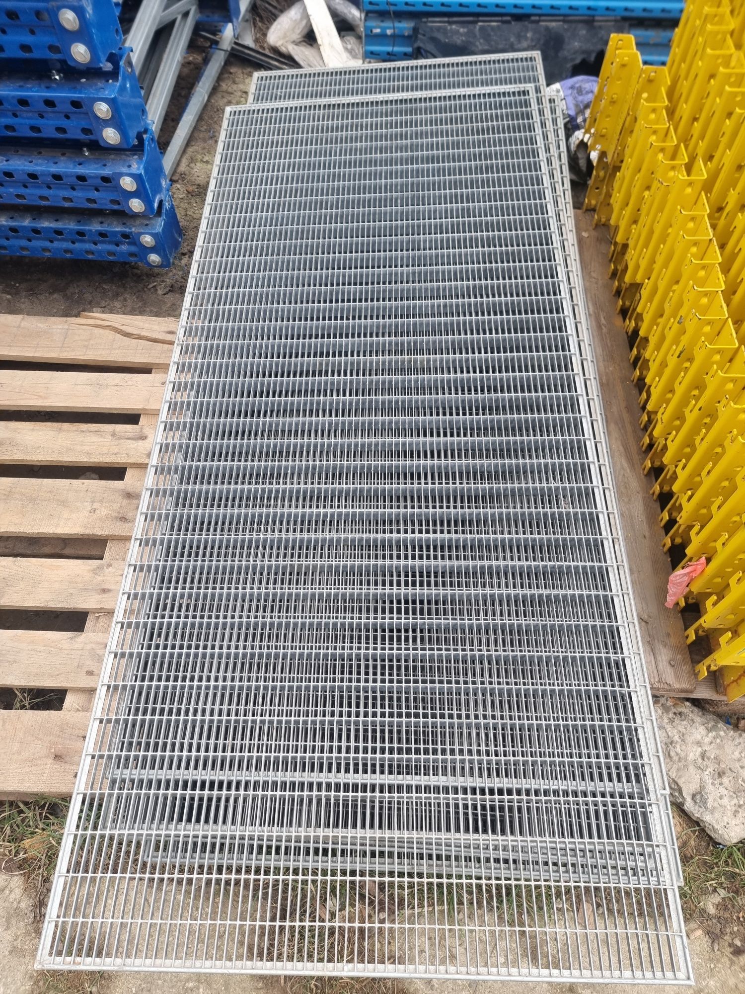 Vindem grătare zincate galvanizate la ori ce dimensiuni se debitează ș