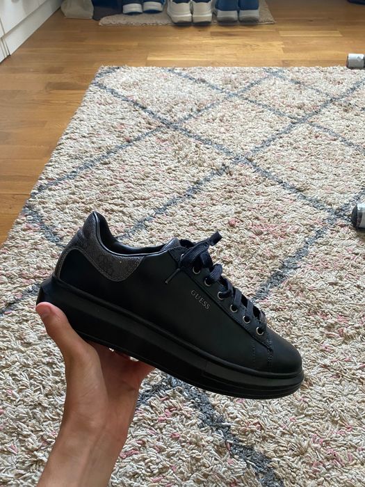 vand adidasi GUESS originali