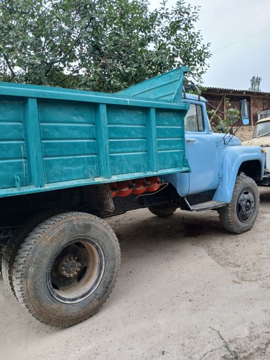 ZIL 130 sotiladi